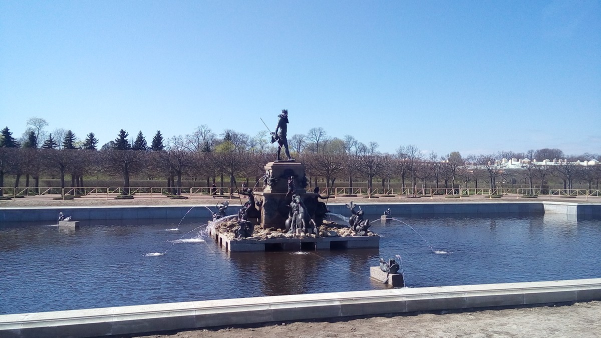 Фото Петергоф — резиденция Петра Великого
