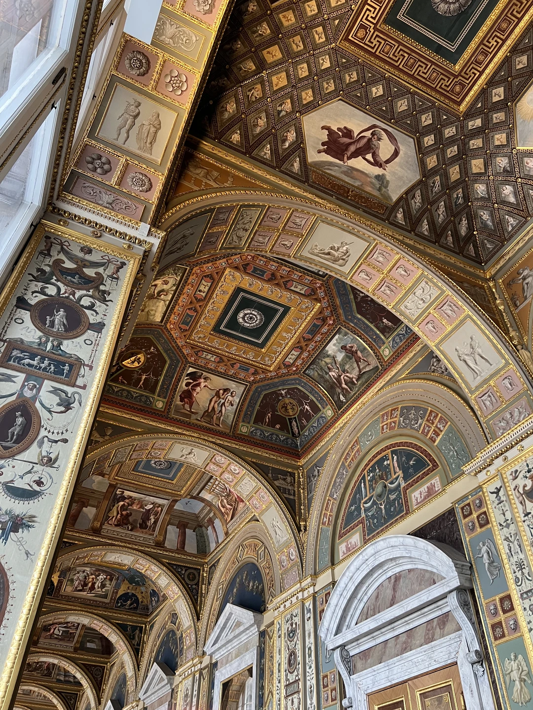 Эрмитаж: самое важное за 2 часа в мини-группе (билеты без очереди включены) (Мария)