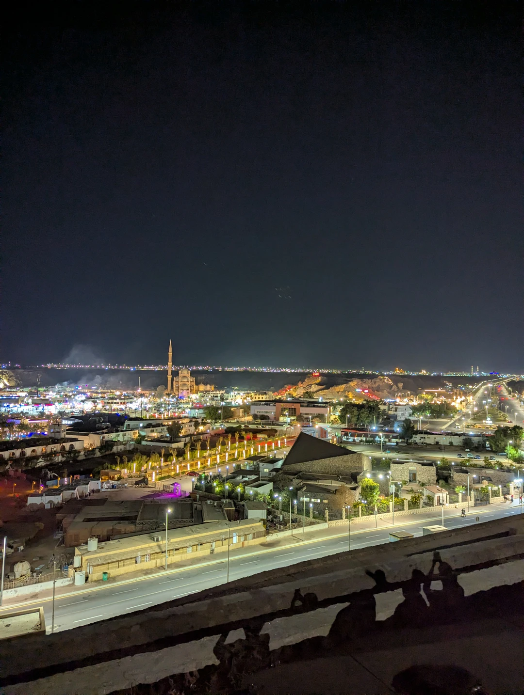 Вчера были на экскурсии. Нам очень понравилось. Нашим гидом был Мидхат. Он очень много нам рассказал