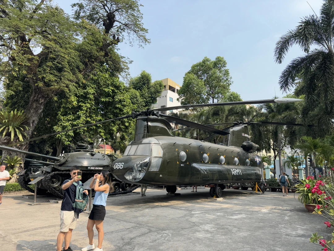 У нас было всего два дня в Хошимине, хотели познакомиться с главными достопримечательностями города. Ирина достаточно