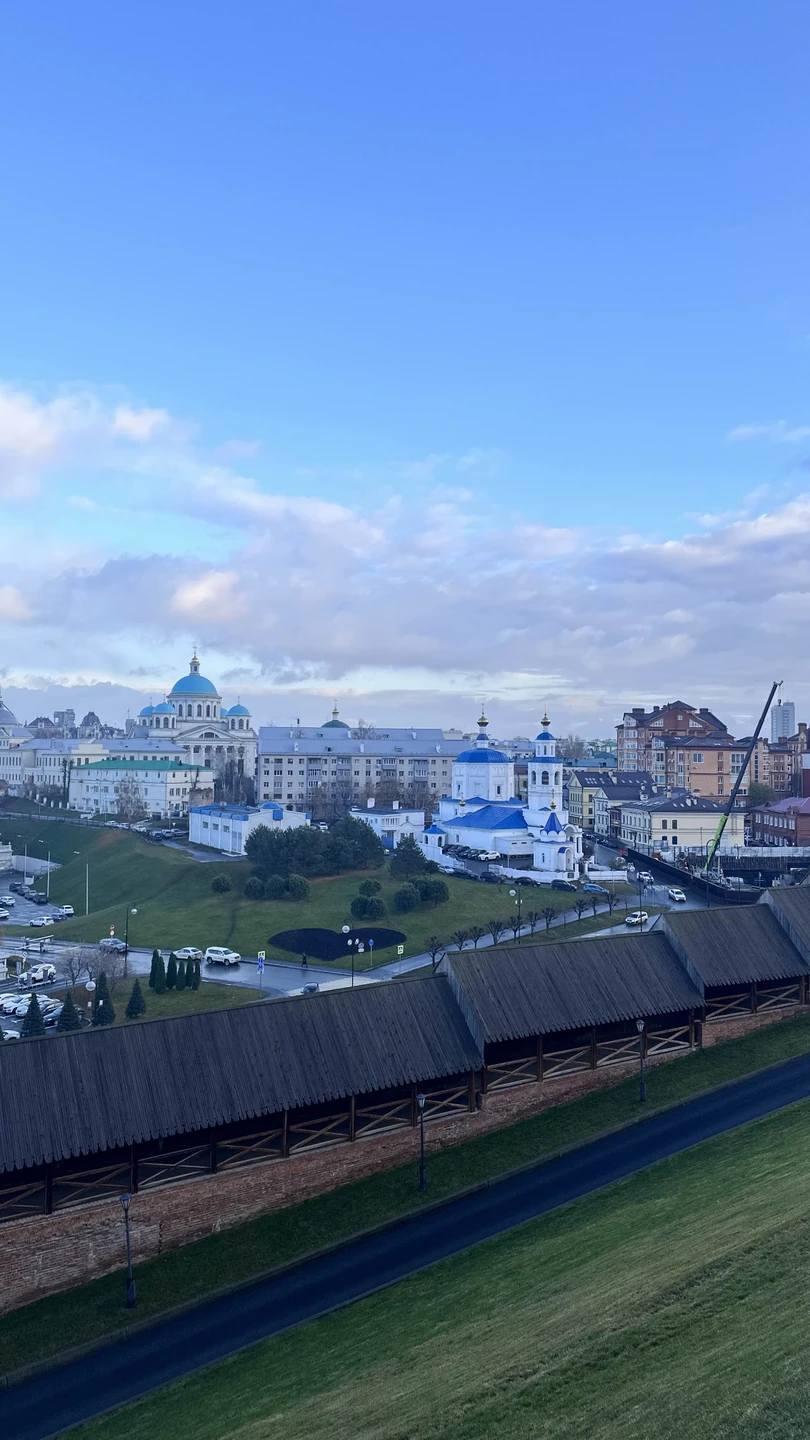 Нина - очень открытый экскурсовод, который прям видно, что любит то, чем занимается. Она через свой