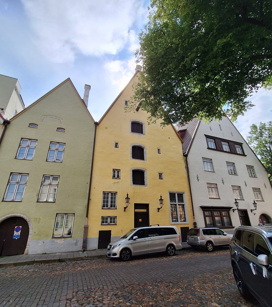 Прекрасная прогулка в Старом городе с замечательным таллинским гидом Романом произвела на меня огромное впечатление. Именно