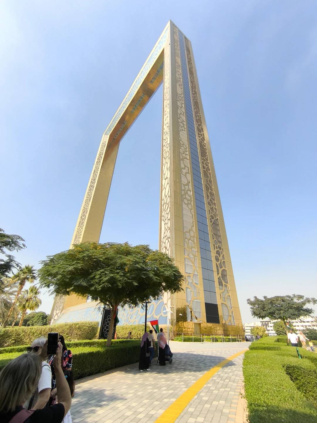 Нам экскурсия понравилась. Увидели все что было намечено. Приятный в общении гид. Умело подстраивался под наши пожелания. Спасибо!