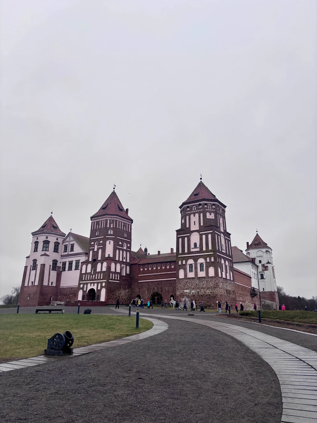 Трансфер из Минска в Мирский и Несвижский замки (туда-обратно) (Юлия)