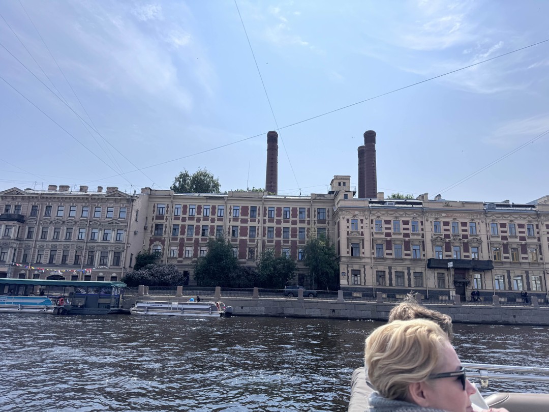 По рекам утреннего Петербурга - на катере и в небольшой группе (Денис)