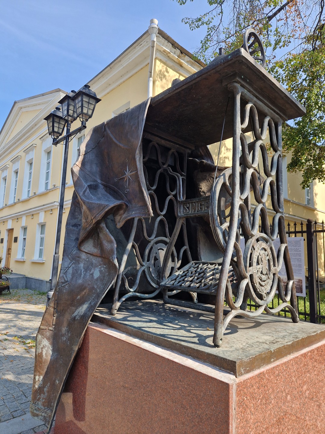 Экскурсия была продумана и хорошо организована. Было много интересных фактов и хорошо преподнёс материал экскурсовод. Нам очень понравилось!