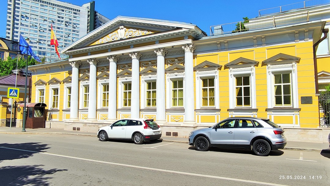 Огромнейшая благодарность Татьяне за великолепную прогулку 25.05.2024 г. по одной из самой известной улице Москвы –