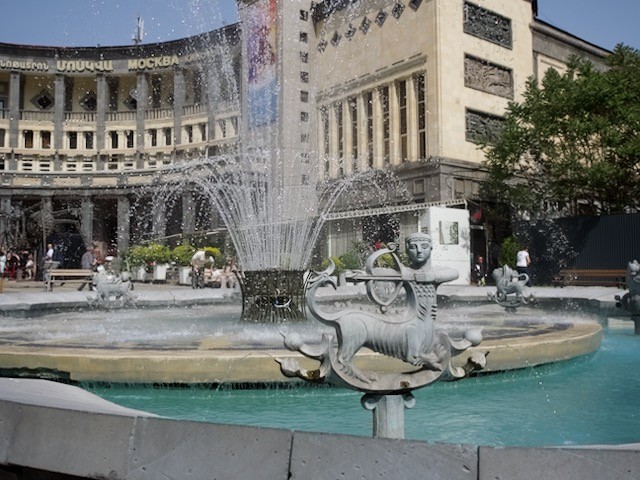 Яркие краски Еревана (Roman)