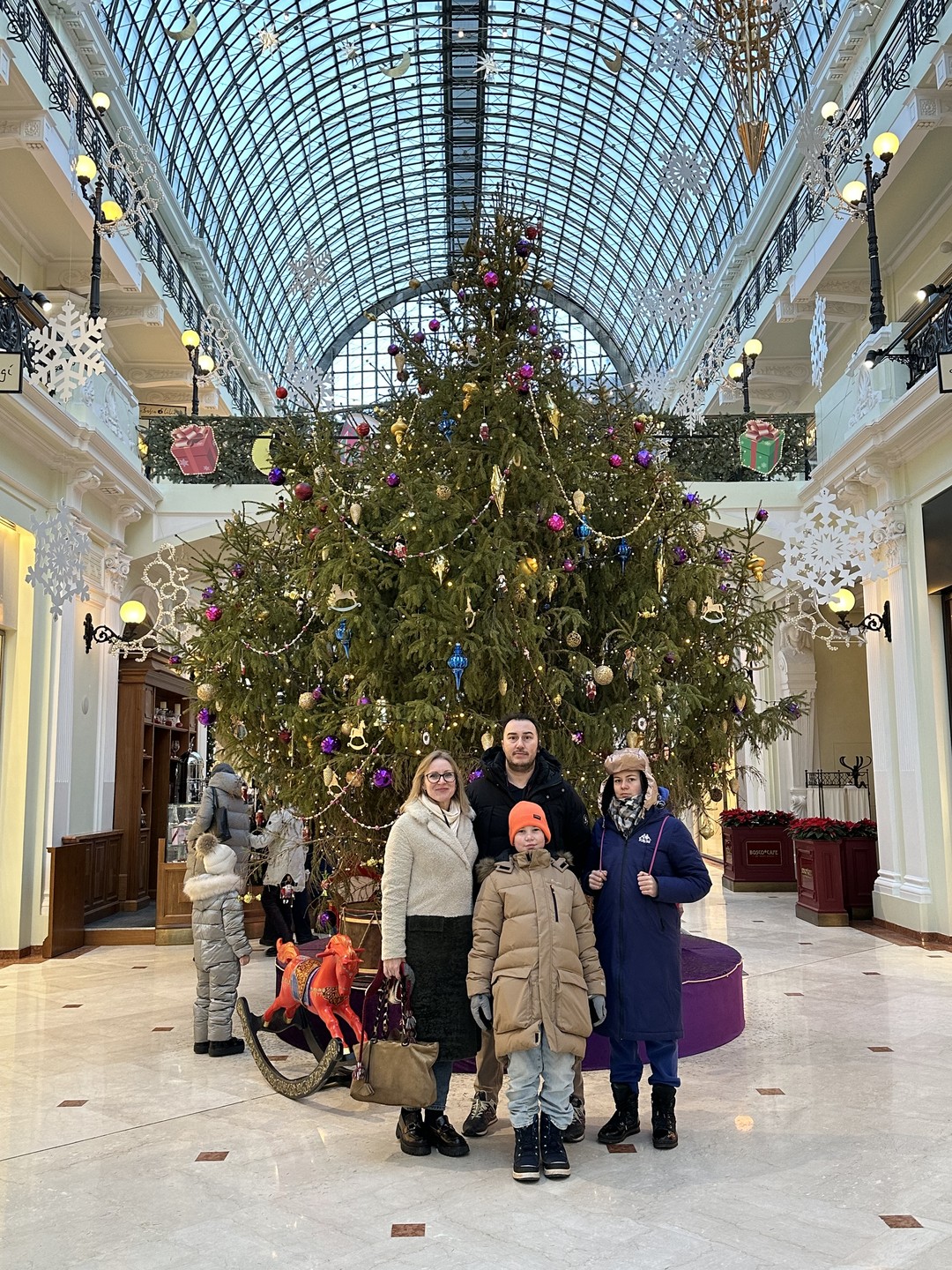 Отличная новогодняя прогулка! Анна - супер гид! Мы гуляли нашей большой семьей с тремя детьми 12,