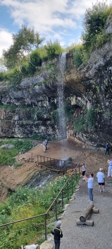 К плато Хунзах, водопадам Матлас и ущелью «Каменная чаша» - из Махачкалы