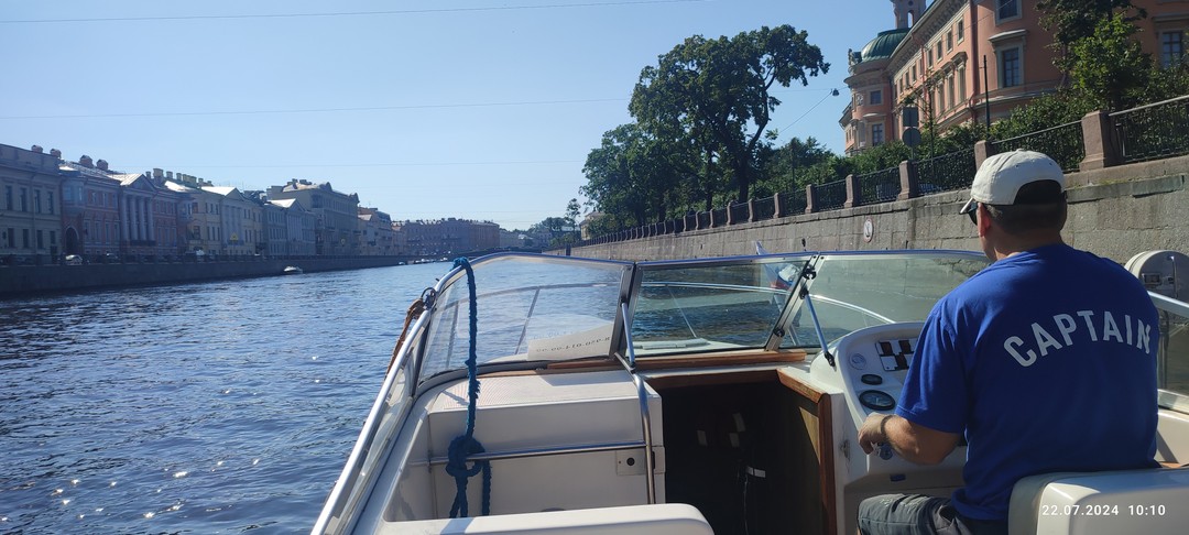 Необходимо учесть, что по факту маршрут был: по Фонтанке и Мойке. По каналу Грибоедова не проходили,