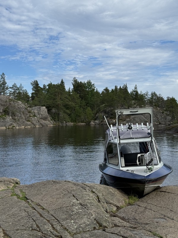 Между Ладожских шхер - на катере