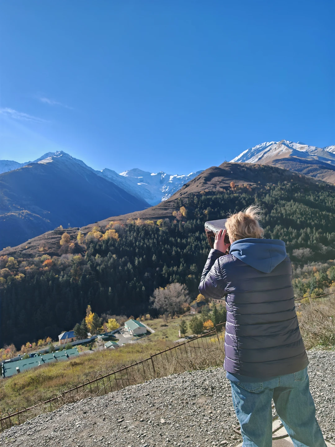 Нашу экскурсию проводил гид Алексей. Его экскурсионное сопровождение было интересным. Вождение безопасным. Автомобиль комфортным. Все было