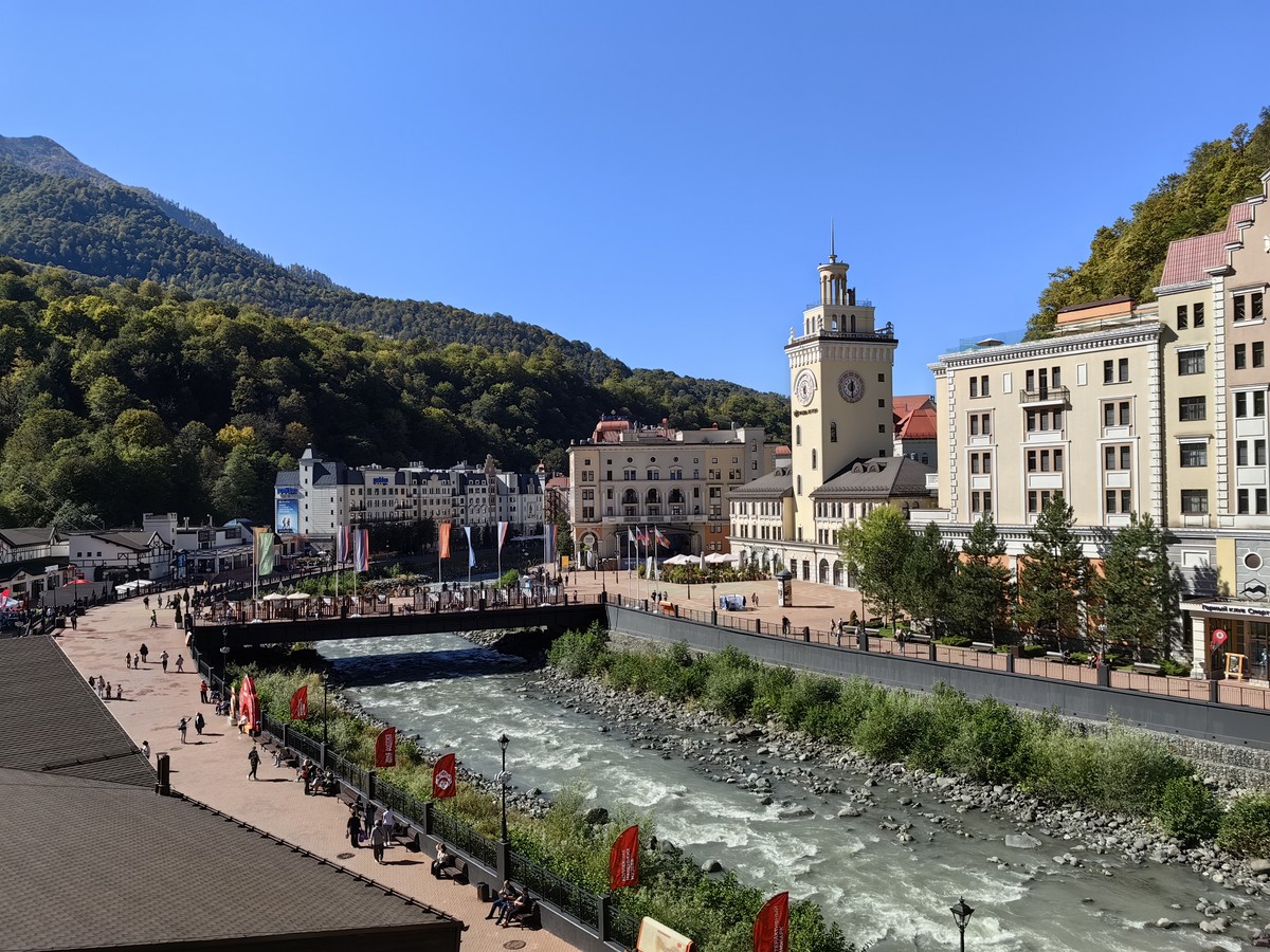 В «Розу Хутор» — через посёлок Красная Поляна (18/21)