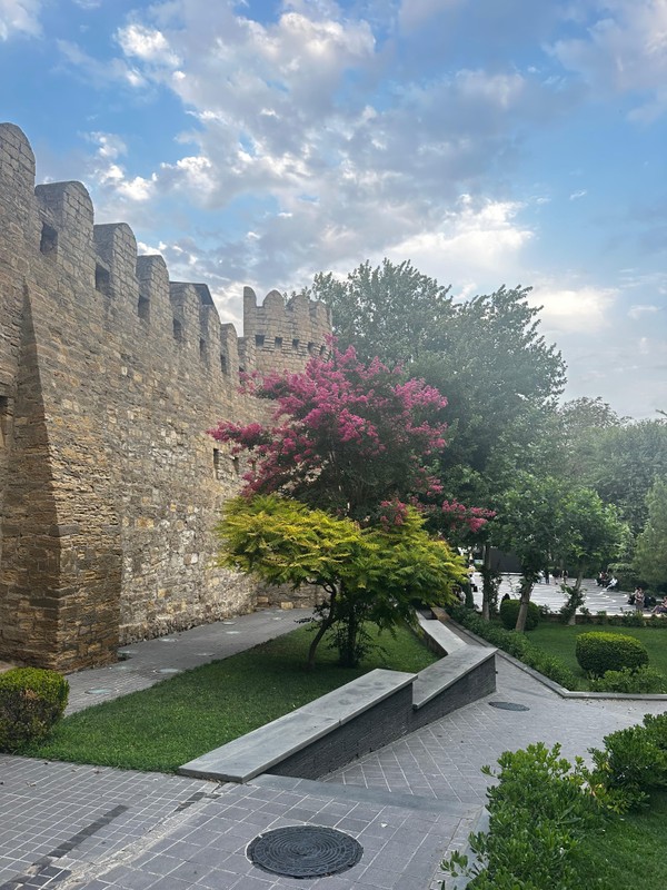 По Баку - с коренным бакинцем