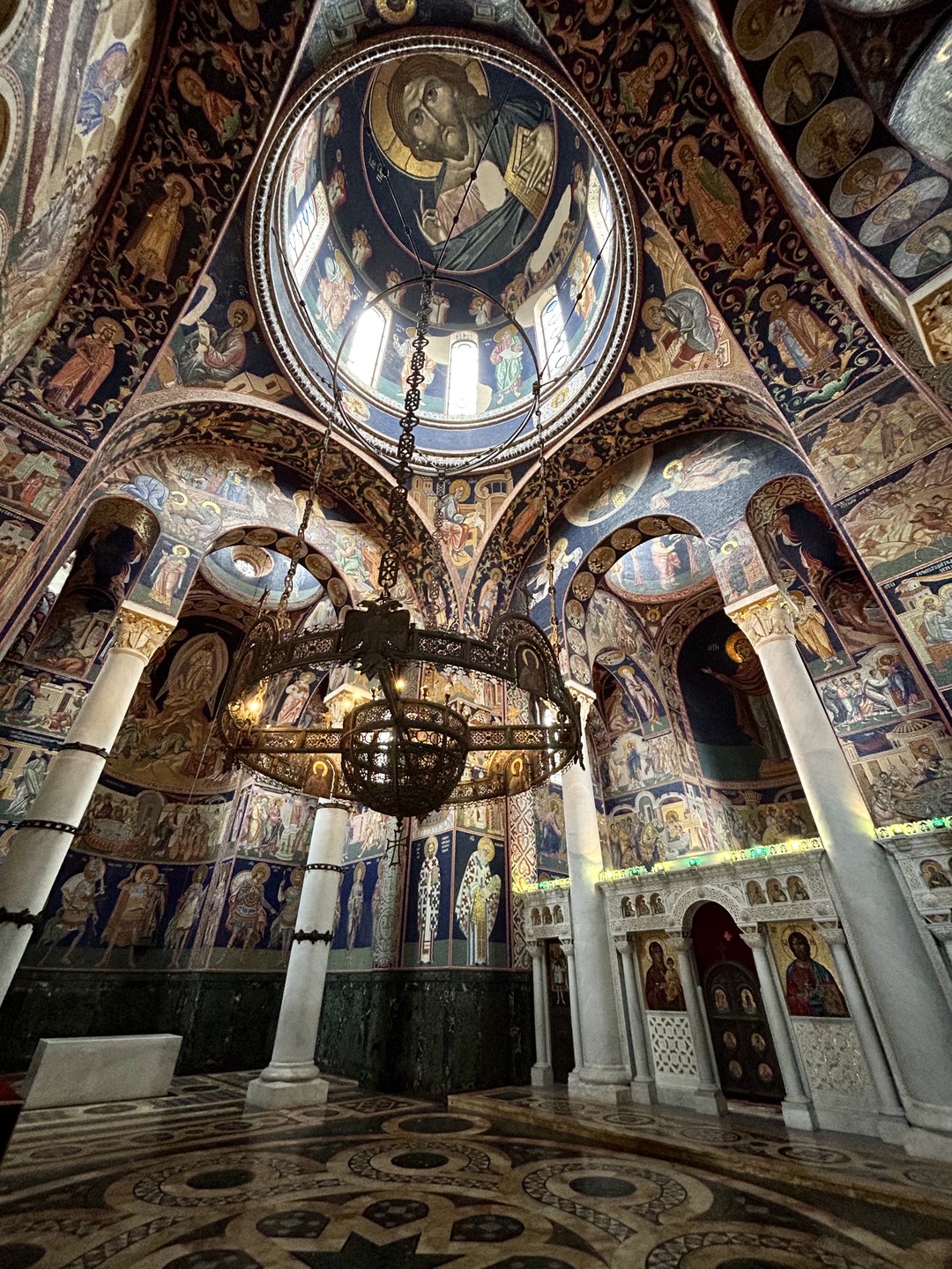 Нам очень понравился маршрут, хотя, из-за зимних условий, Добрила (наш гид) изменила программу. Мы посетили места,