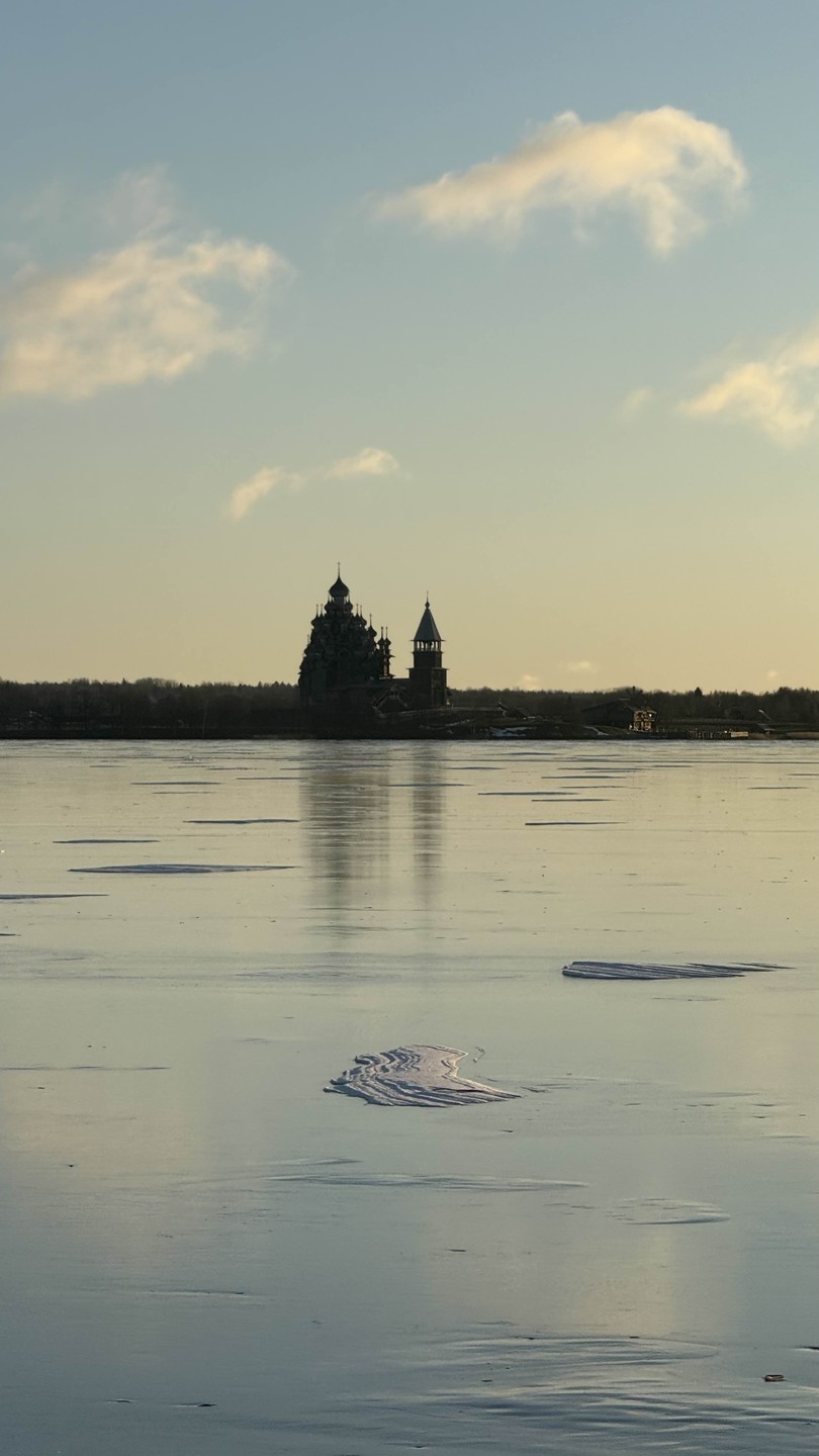 Алексей отличный водитель и рассказчик, было очень интересно. Все прошло согласно плану экскурсии. Впечатления только положительные,