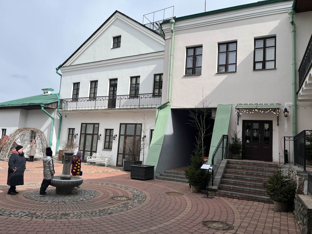 Экскурсию для нас проводила Елена, нам все понравилось!