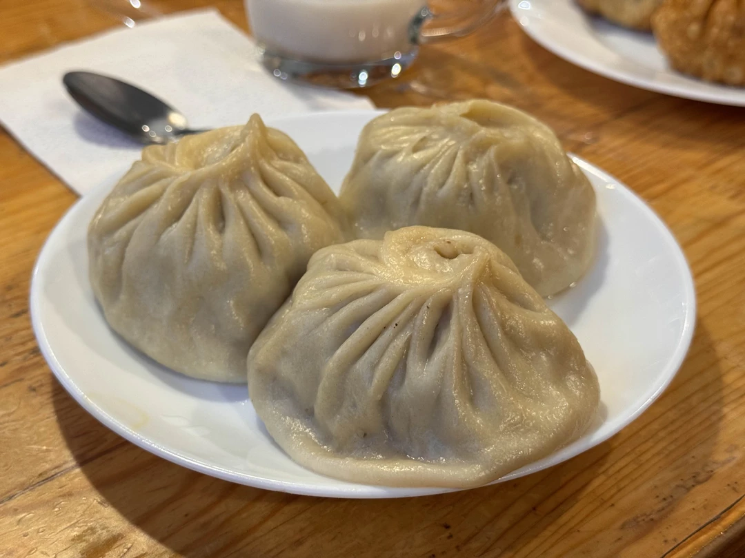 Были в Иркутске всего четыре дня, и один из них целиком решили посвятить поездке на Аршан с Александром — остались очень довольны!