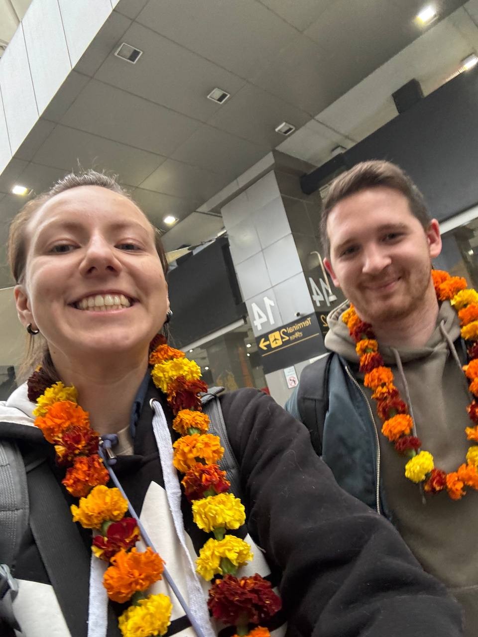 Все организовано отлично! Водитель возил нас неделю по городам Индии, координировал нас и наших гидов, показывал