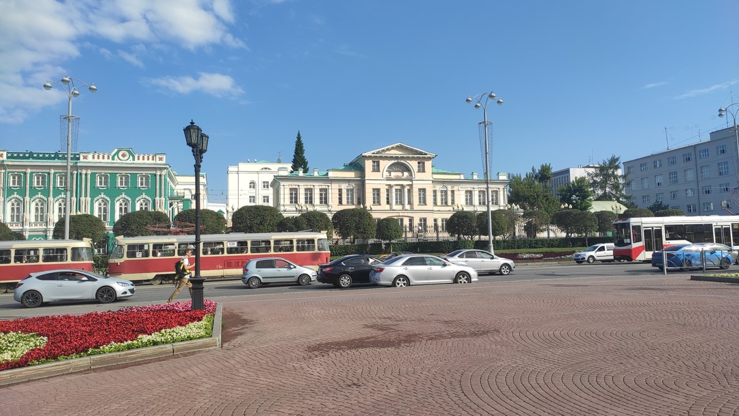 Все грани Екатеринбурга на автомобиле (Нина)