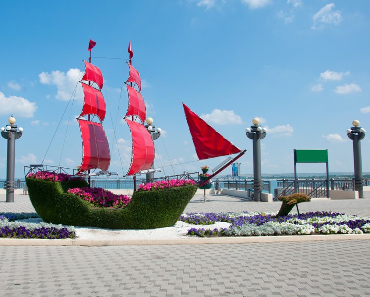 Памятник «Алые паруса»