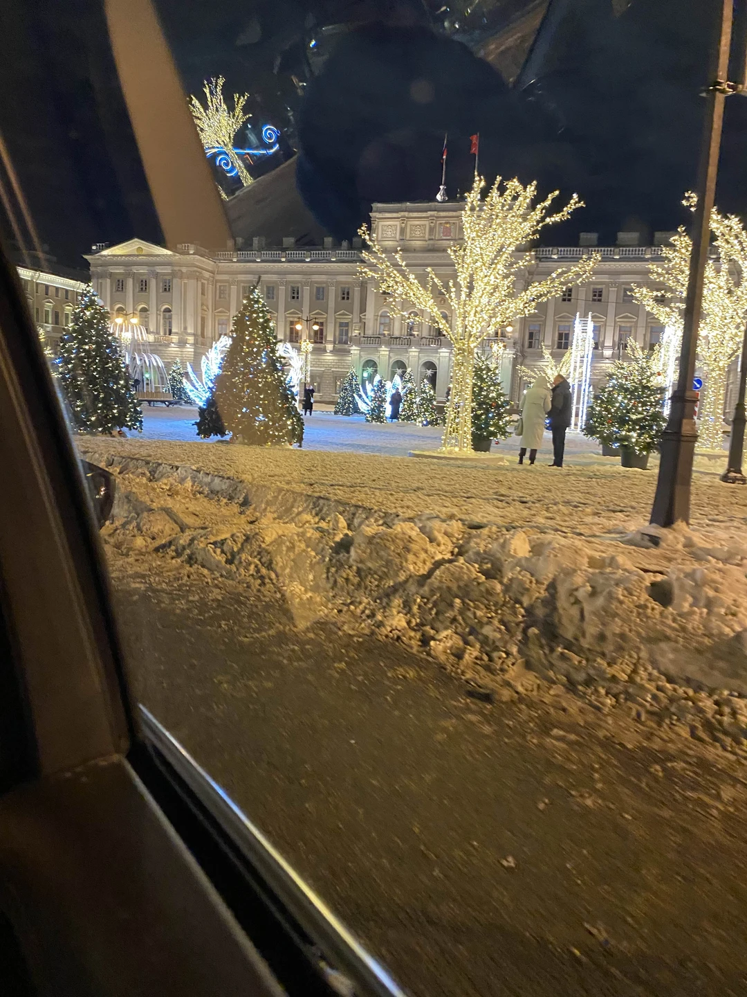 Очень теплое отношение, продуманный маршрут, интересная экскурсия, прекрасная машина и неповторимый, красивейший город!!! Спасибо!!!