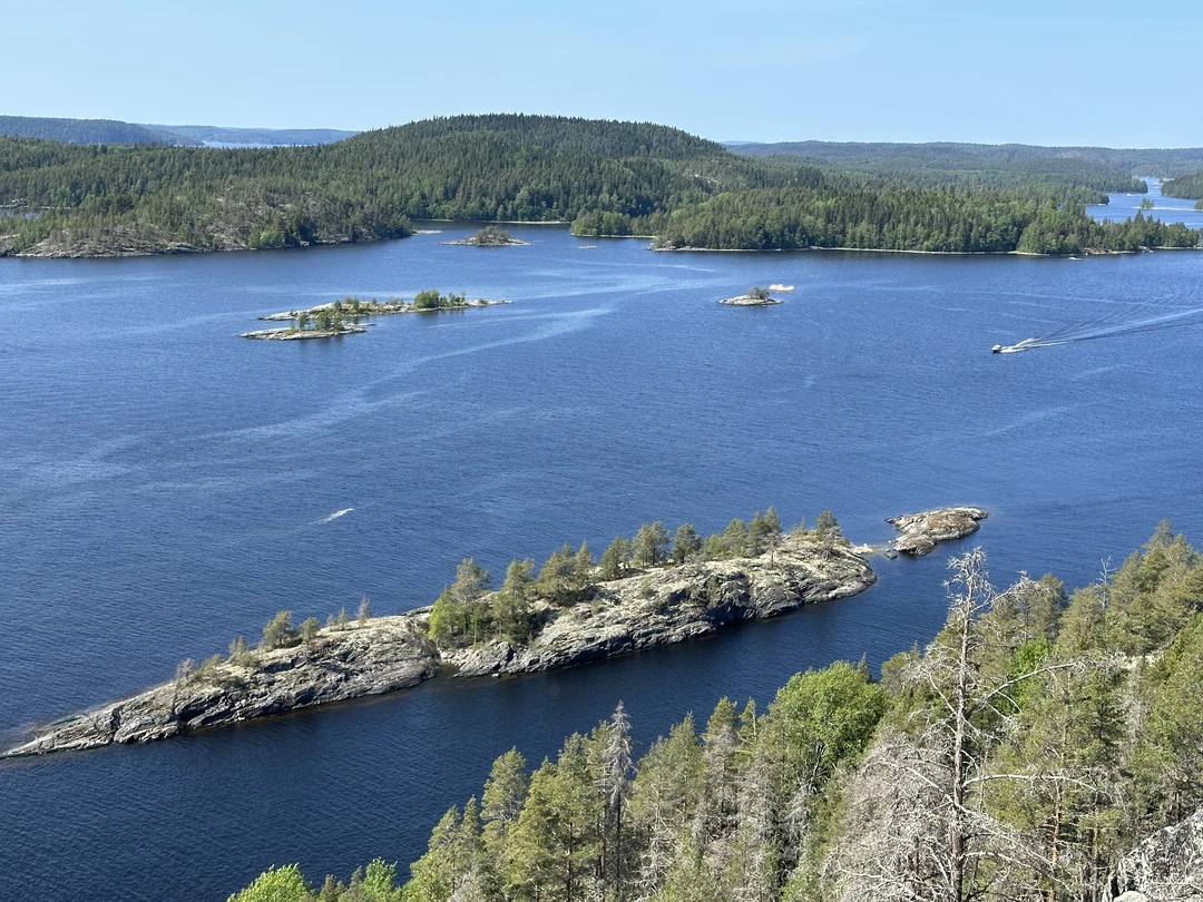 В субботу проплыли полный маршрут вокруг острова Хонкасало, хотя познакомились с каяком впервые. Для физически подготовленных