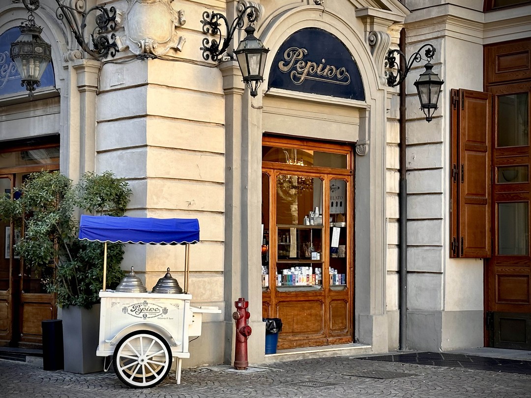 Мы гуляли с Кристиной еще в ноябре. Посетили все основные точки. Формат подачи легкий - непринужденная