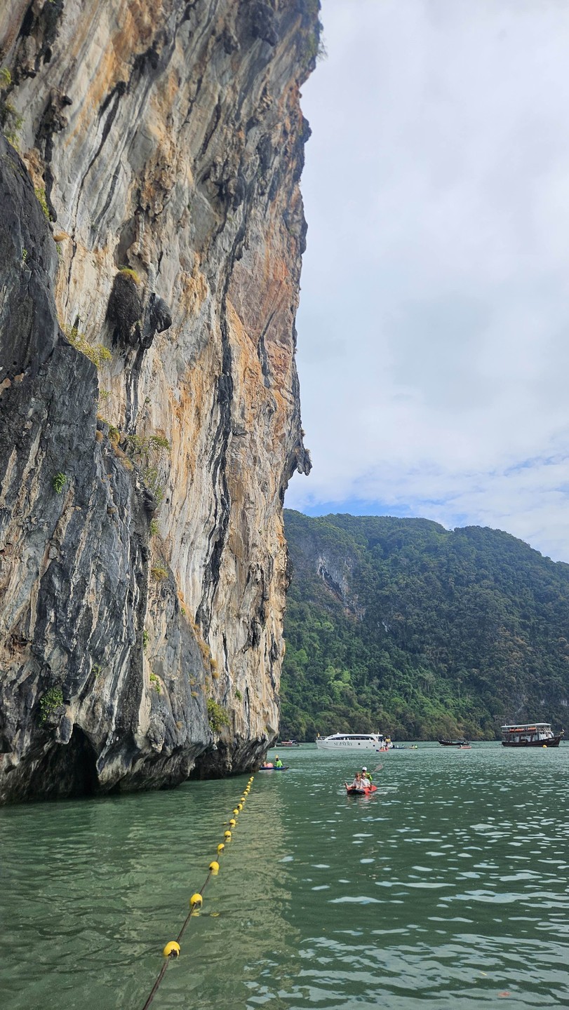 Экскурсия очень понравилась. Локации очень красивые, природа просто отпад. Павел все подробно рассказывал, предоставлял даже намного