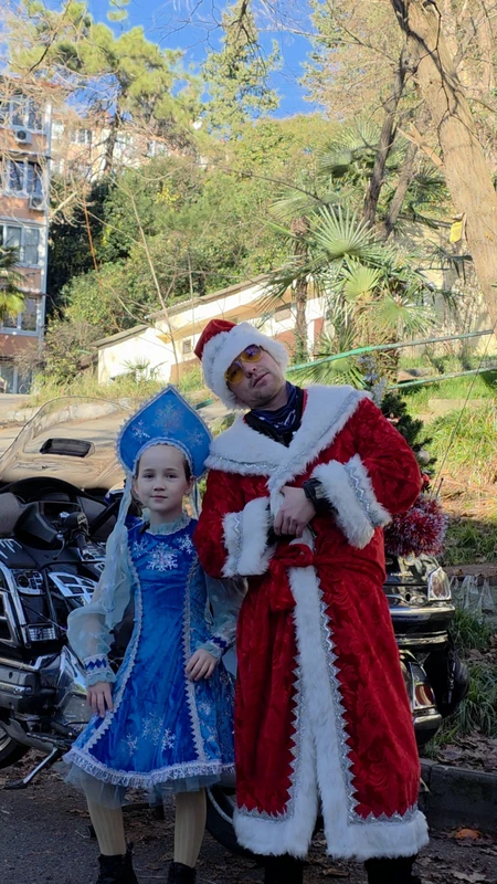 По Олимпийскому парку - с Дедом Морозом на железном коне