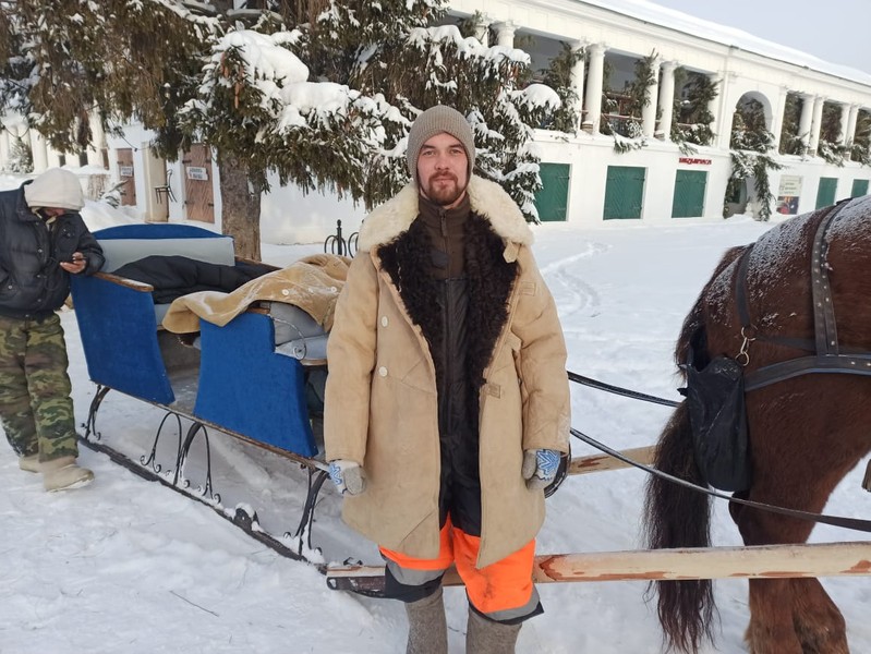 По Суздалю на санях да на карете