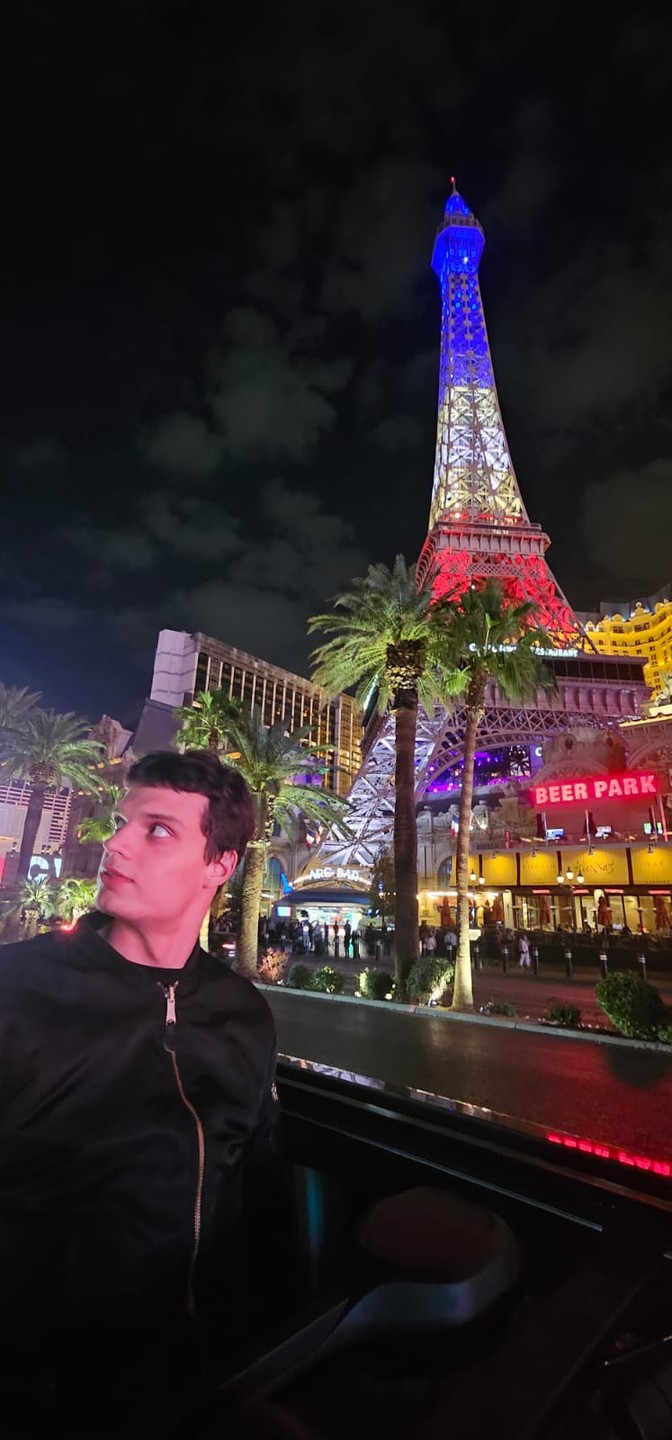 Я не любитель организованных экскурсий, но здесь было круто! Обязательно вернусь на Фримонт стрит)))