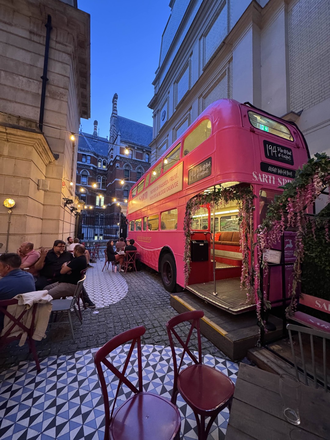 Отличная экскурсия! Влад — замечательный рассказчик и знаток английской истории, было интересно и легко слушать. Атмосфера