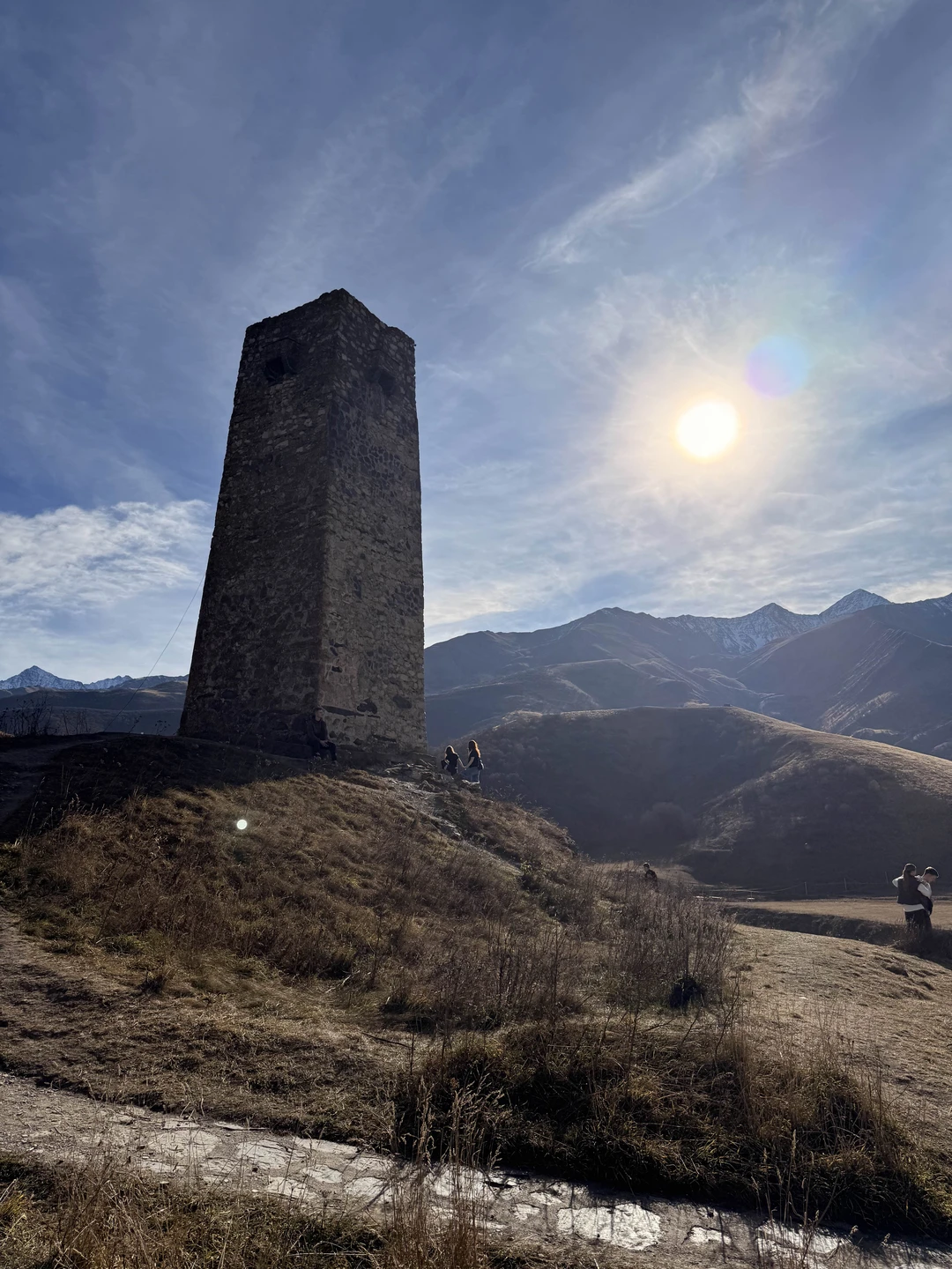 Отличный гид, хороший тур. Минимум ходьбы, для тех кто любит ездить, а не ходить пешком в горы, чтобы восхищаться красивыми пейзажами