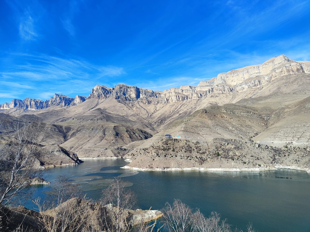 Просто отличная экскурсия. Организация хорошая, очень комфортное путешествие по самым красивым местам, куда автобусы и не