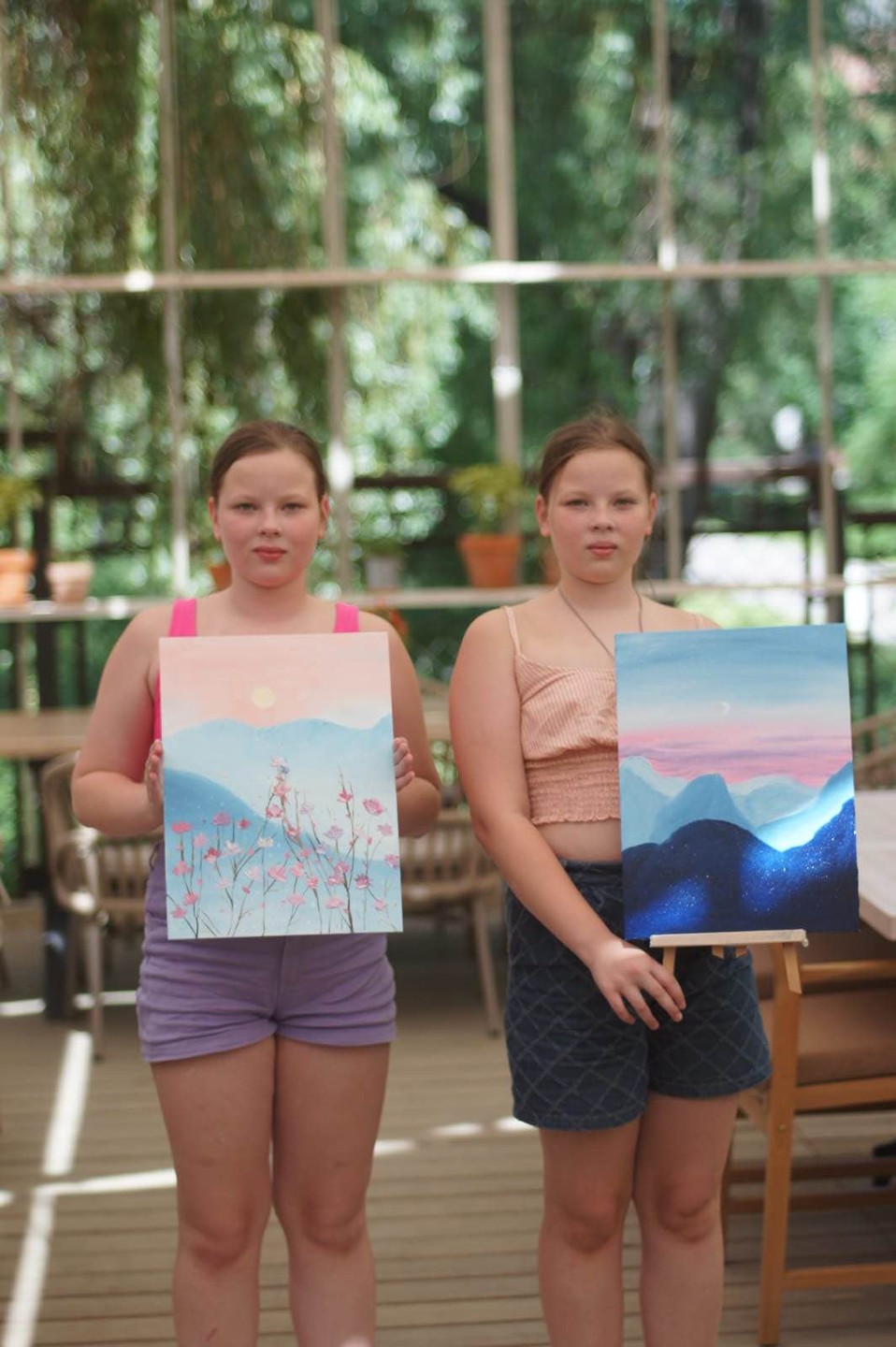 Большое спасибо Полине! Отлично организованный мастер-класс, дети счастливы, картины прекрасны! 👍🏻👍🏻👍🏻