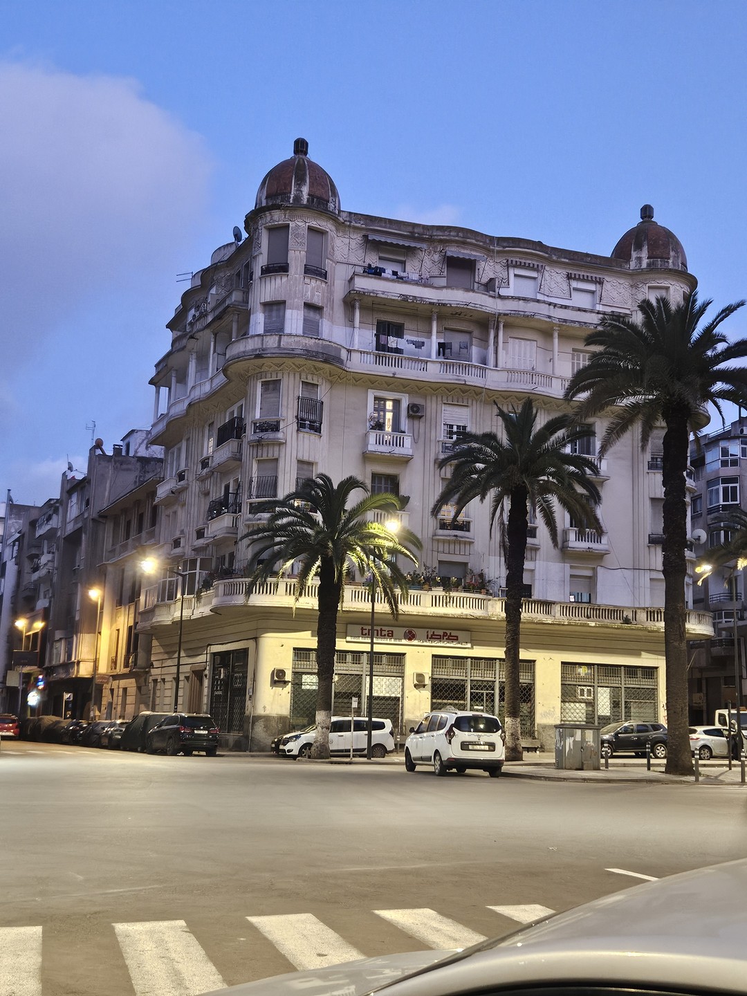 Алекс - отличный экскурсовод и интересный рассказчик. Экскурсия была в комфортном ритме. Узнали много интересных фактов