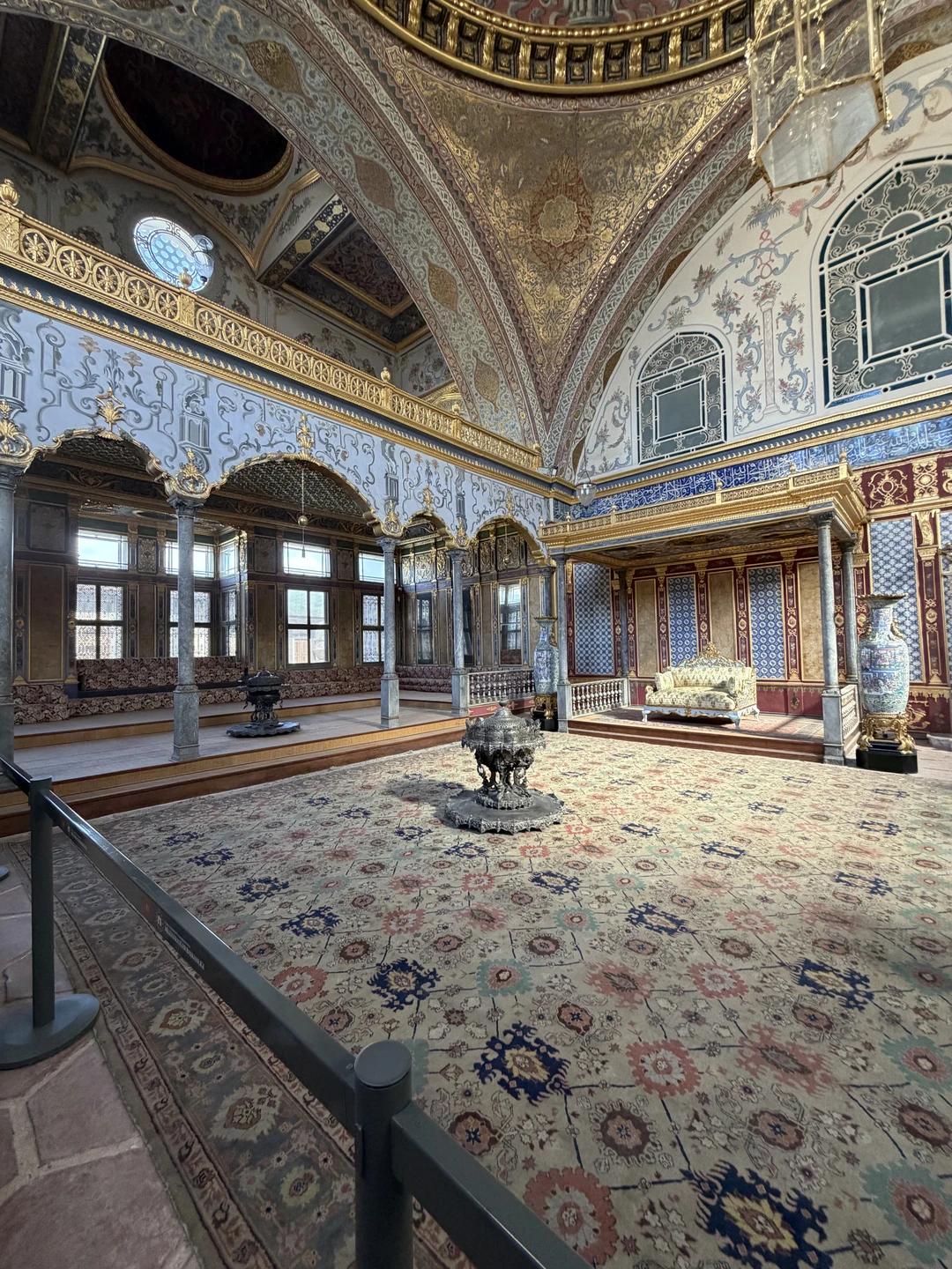 Мы остались под приятным впечатлением от этих чудесных трех дней в Стамбуле! Мустафа помог с организацией