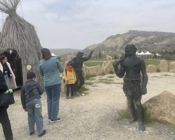 Гобустан, грязевые вулканы, мечеть Биби-Эйбат, отдых на море или экскурсия по Абшерону