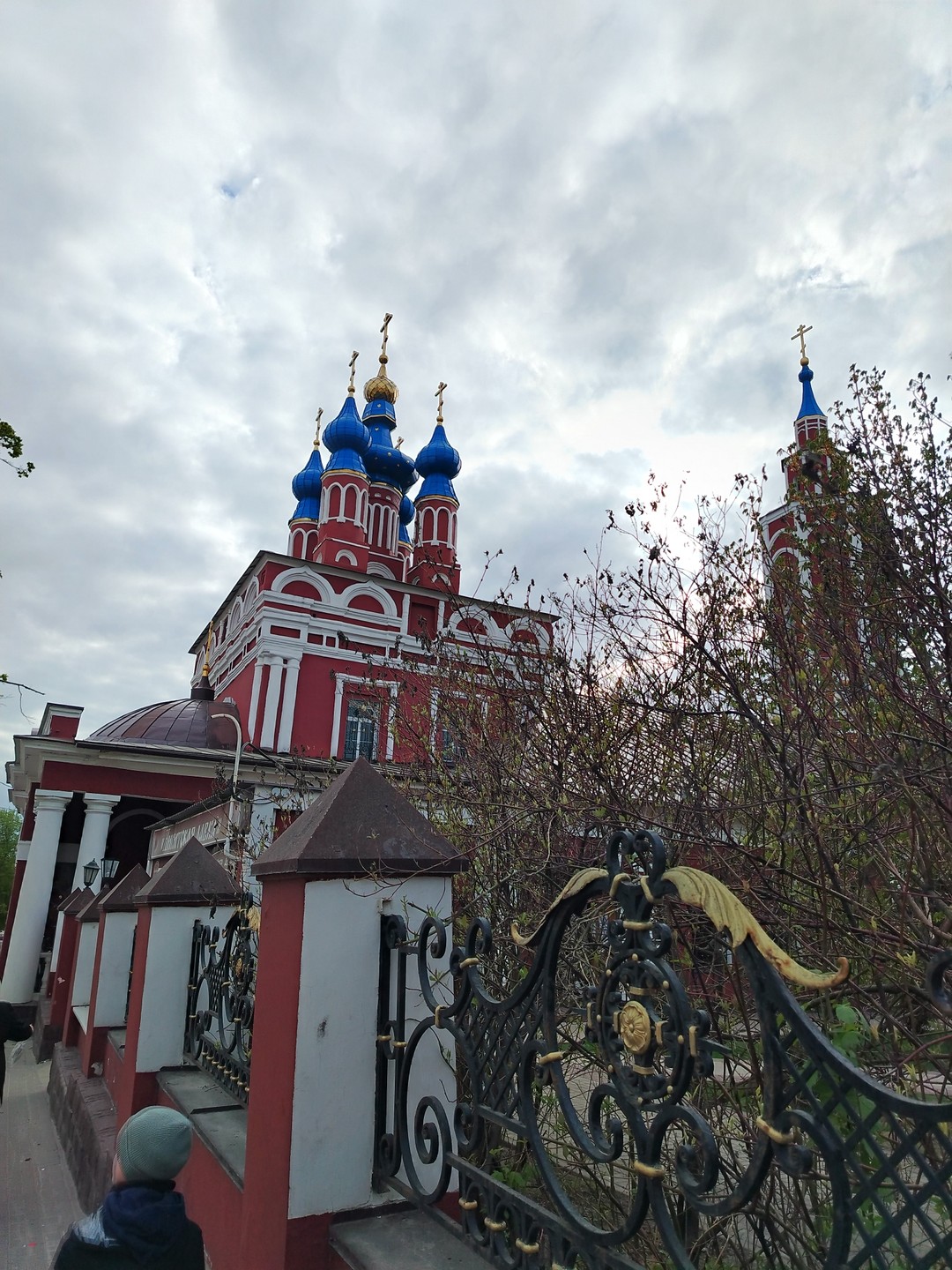 Заказали индивидуальную экскурсию для 4 взрослых и 3 детей разного возраста. Узнали историю города и прошлись