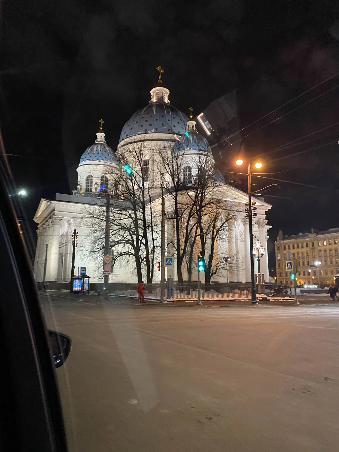 Очень теплое отношение, продуманный маршрут, интересная экскурсия, прекрасная машина и неповторимый, красивейший город!!! Спасибо!!!