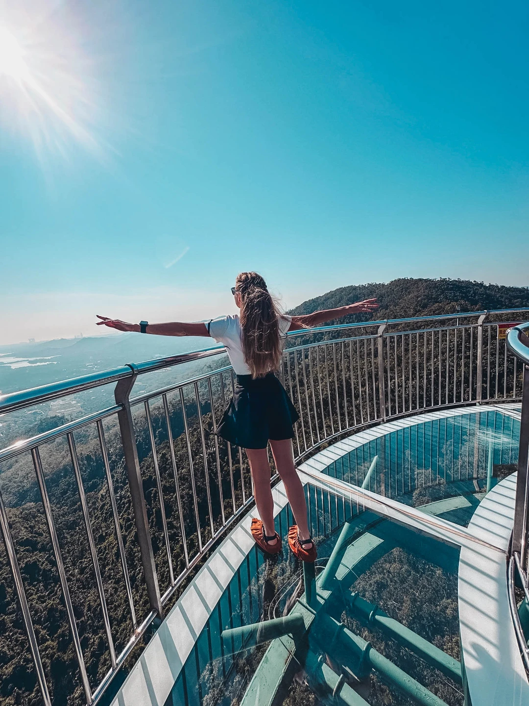 Недавно мы посетили парк Янода с нашим гидом Борисом, и это был просто незабываемый опыт! С