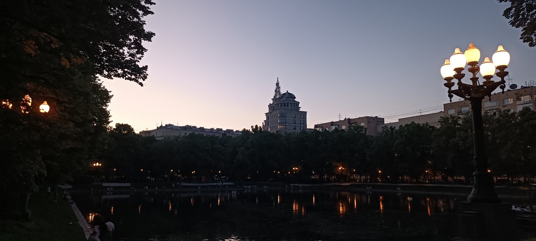Вчера, 24.05.2025, прокатились от ВДНХ до Москва-сити и обратно. Прогулка заявлена на 2 часа, а вышла