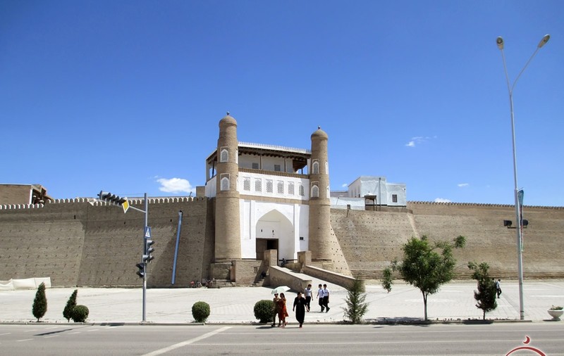 На скором поезде в Бухару и обратно + экскурсия по городу