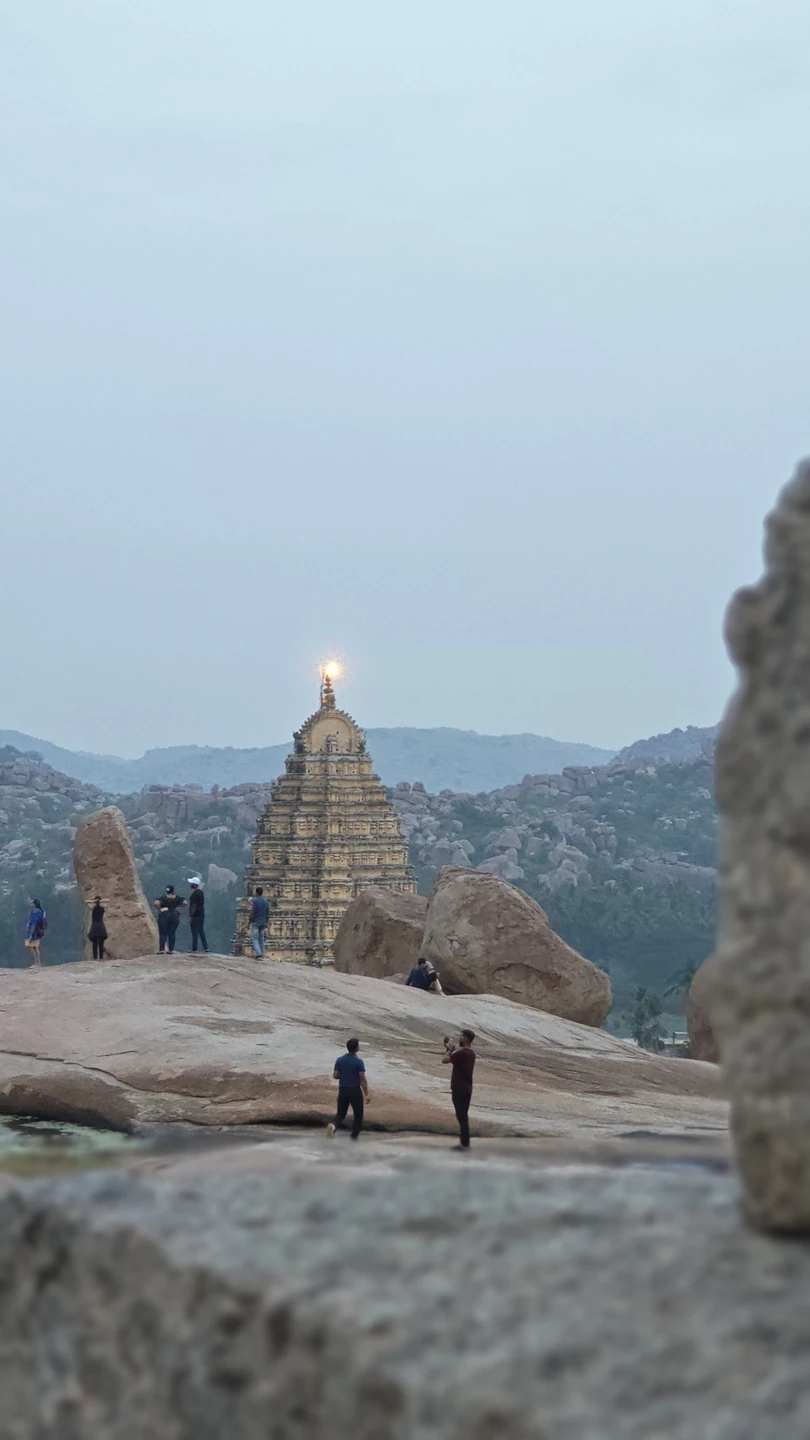 В Хампи была второй раз. 10 лет назад получила яркие впечатления, которые захотелось обновить) И это