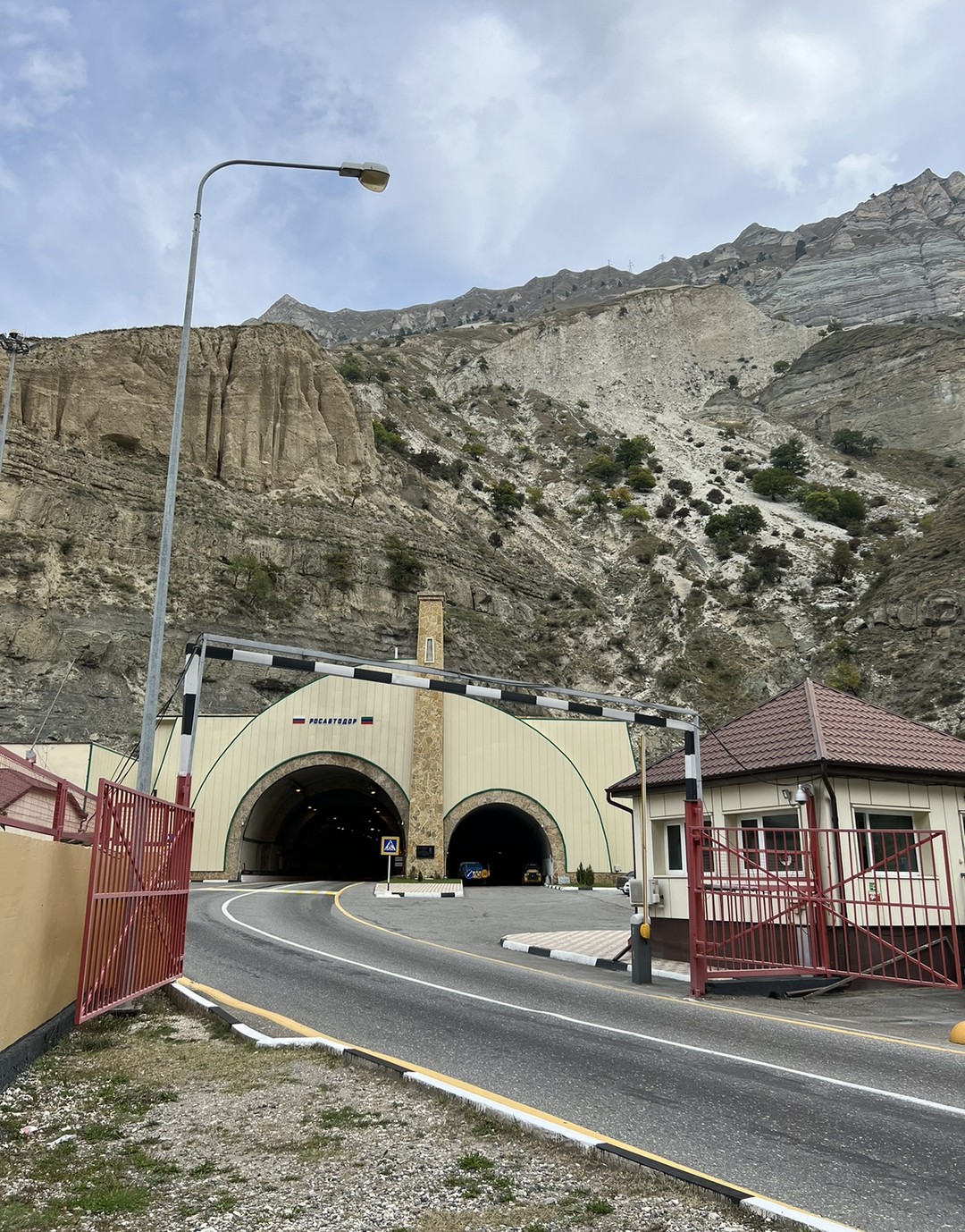 Отличная и насыщенная экскурсия, много красивых и различных локаций. Интересный рассказ. Вкусный и полноценный обед. Отдельное