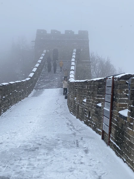 Были на экскурсии с Фэном 2 марта — на Великой Китайской стене и в храме Юнхэгун