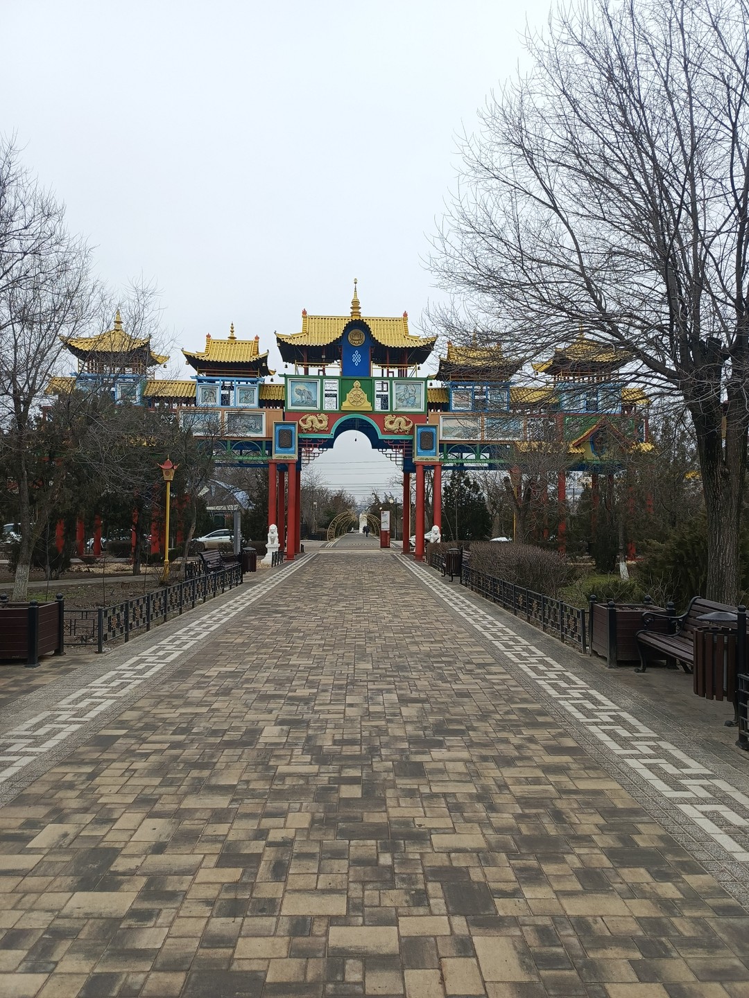 Знакомство с городом решили предоставить экскурсоводу и не пожалели. Наян (или Ян, как он представился) поразил