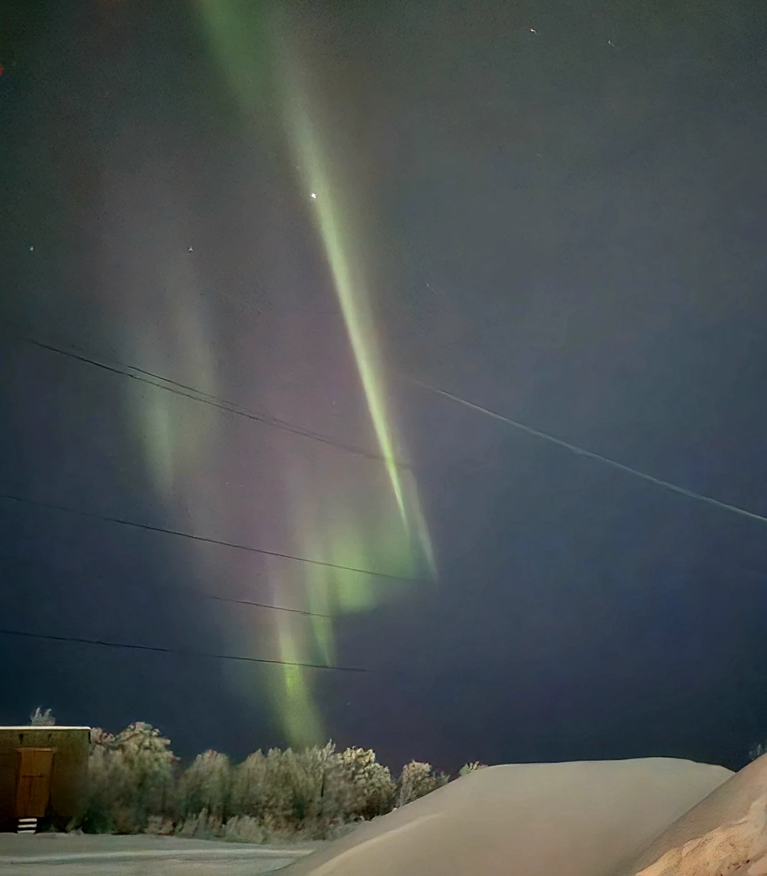Я так рада что успела сияние поймать, очень ярко и долго наблюдали. Спасибо большое Александру, фото